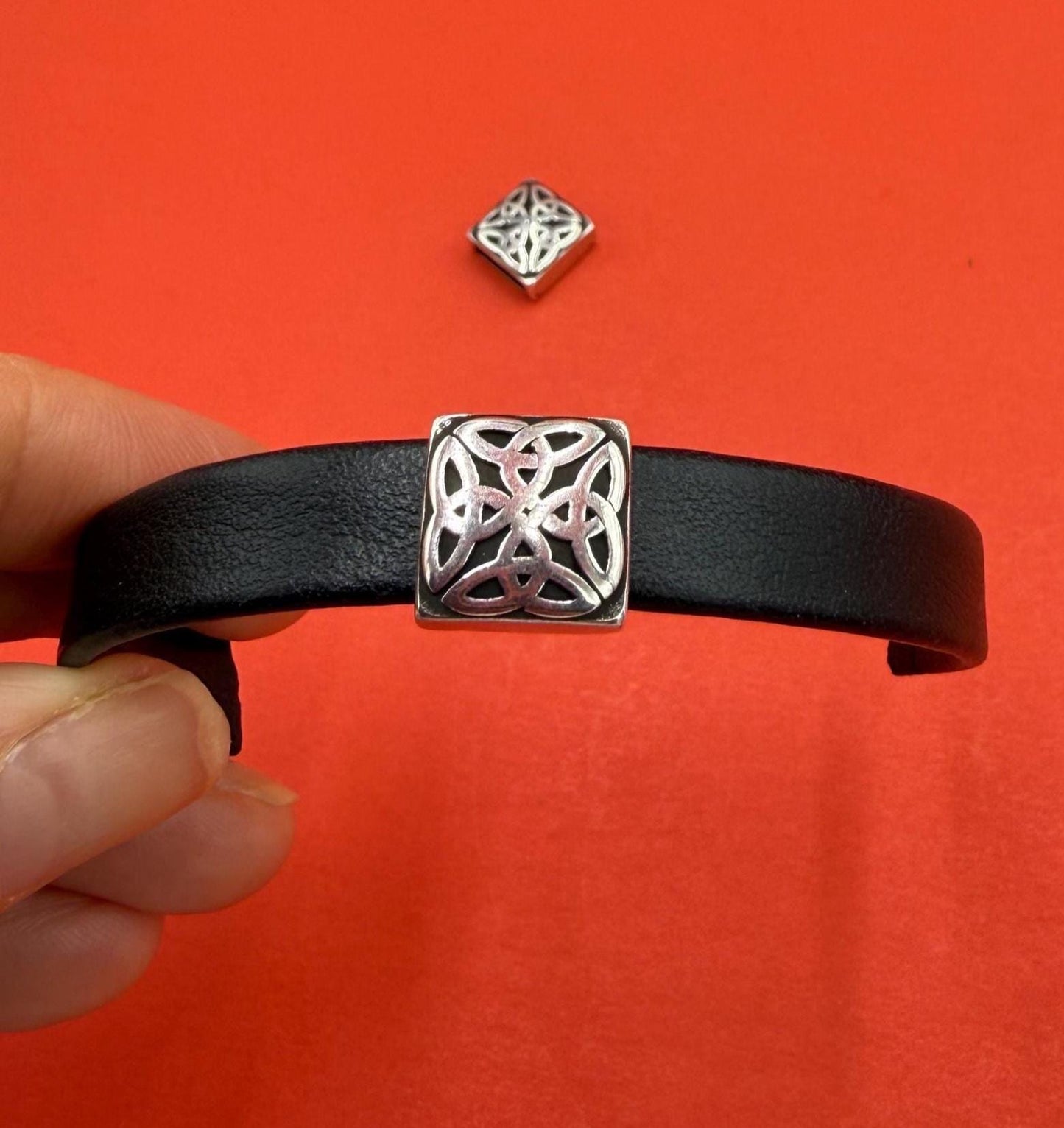 FS0686>> MADE in EUROPE 2 zamak flat cord sliders, 10mm cord Celtic knot sliders, qty2