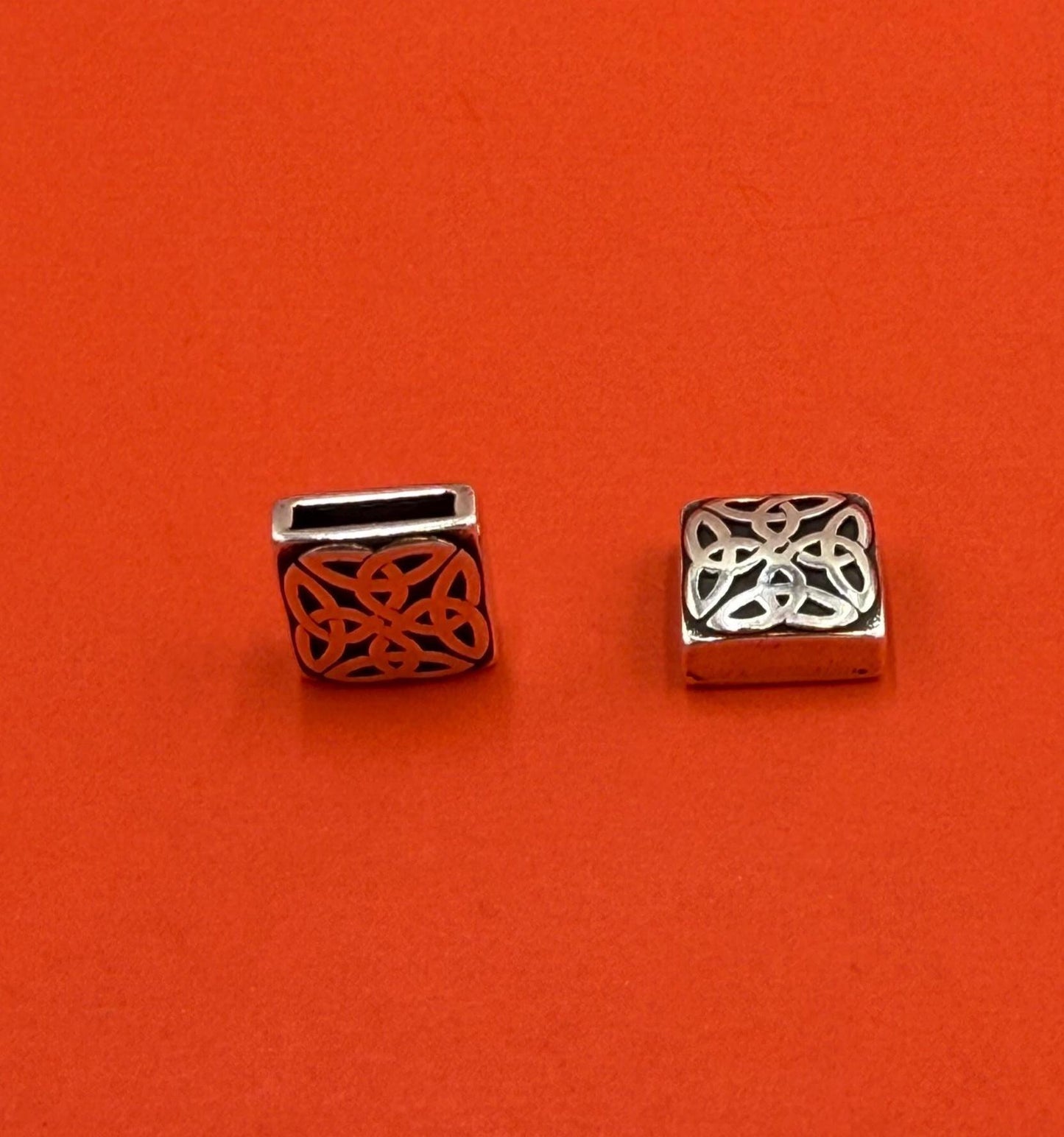 FS0686>> MADE in EUROPE 2 zamak flat cord sliders, 10mm cord Celtic knot sliders, qty2