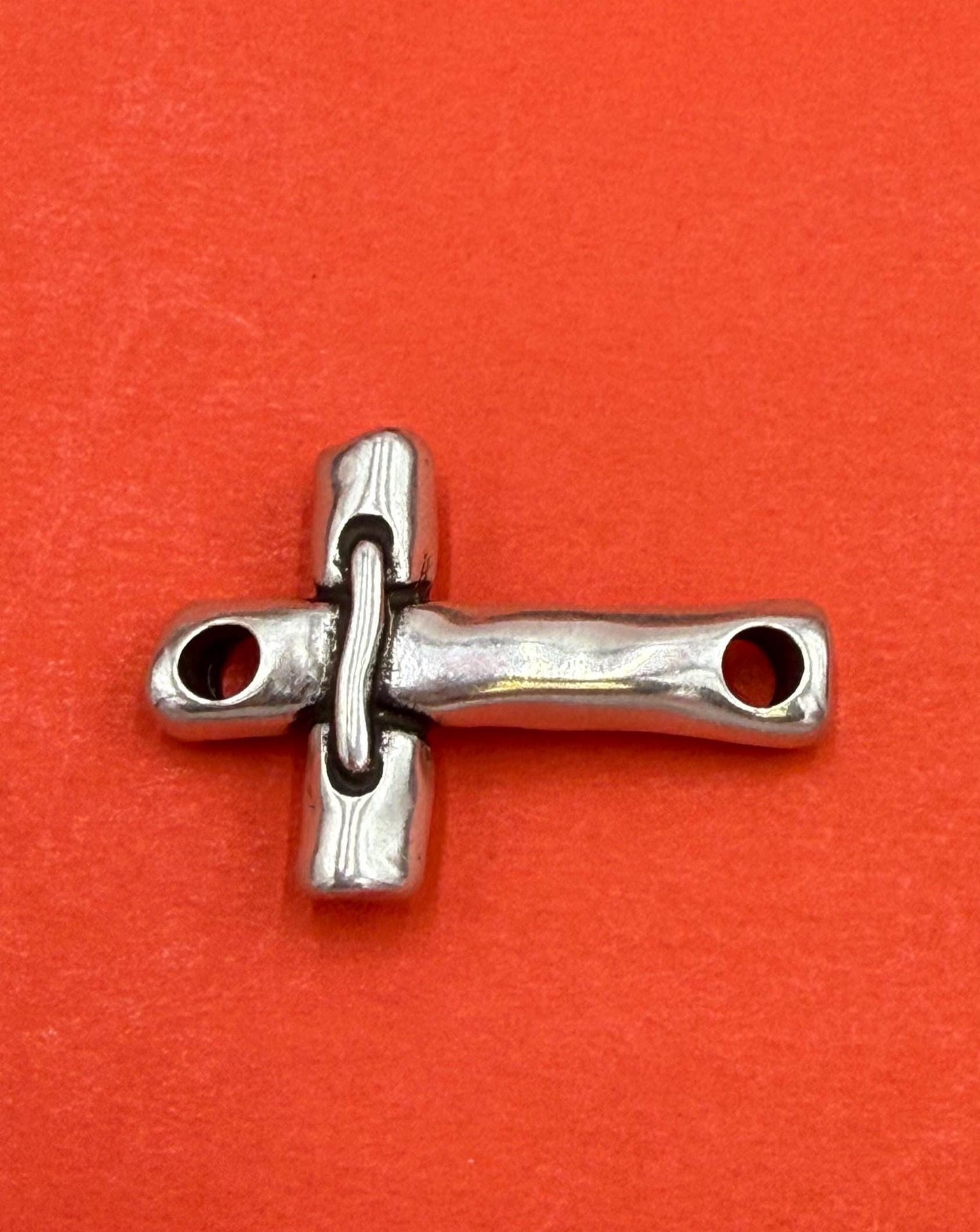 C0218>>MADE in EUROPE Zamak cross connector, bracelet hammered cross connector qty1