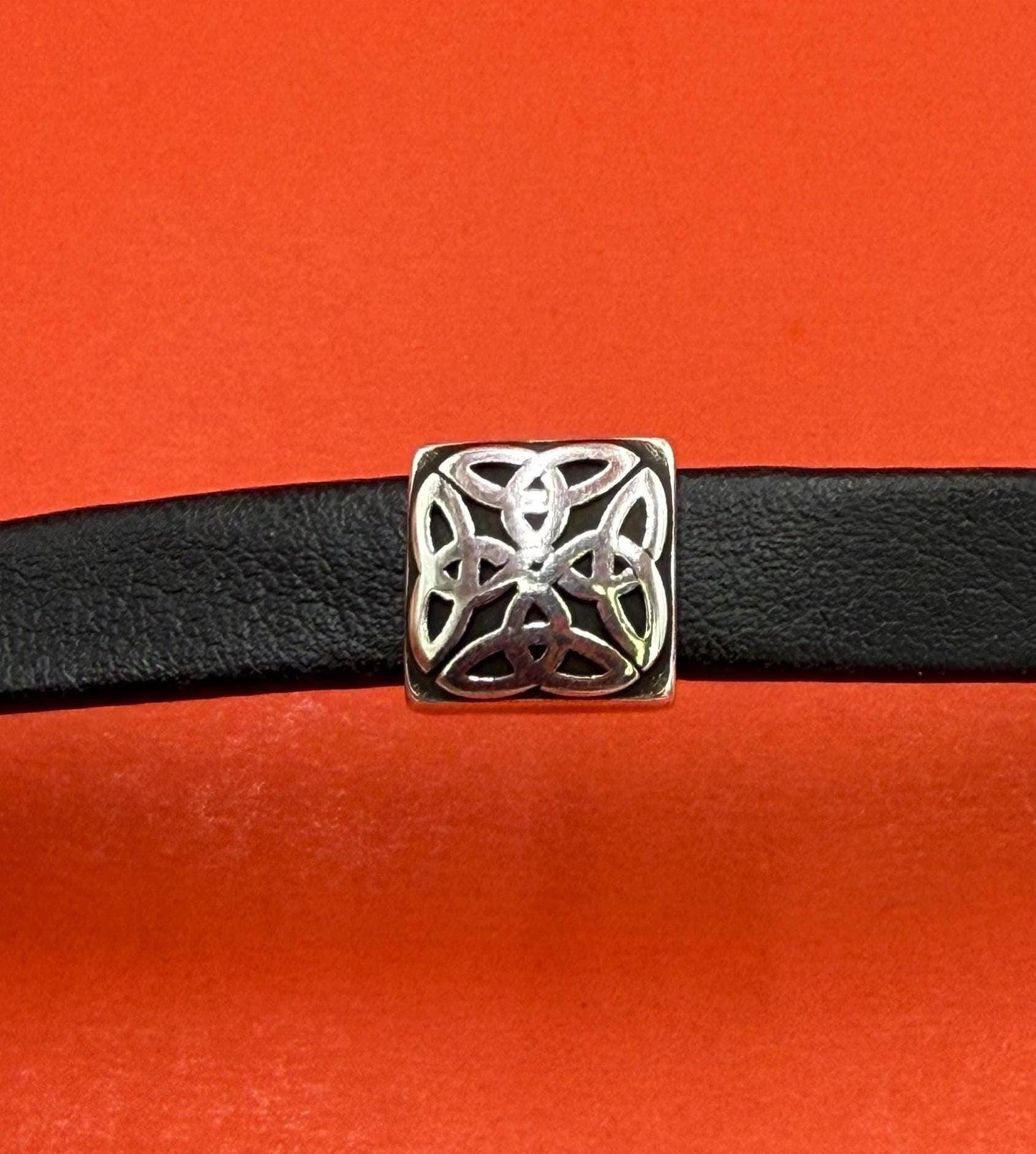 FS0686>> MADE in EUROPE 2 zamak flat cord sliders, 10mm cord Celtic knot sliders, qty2