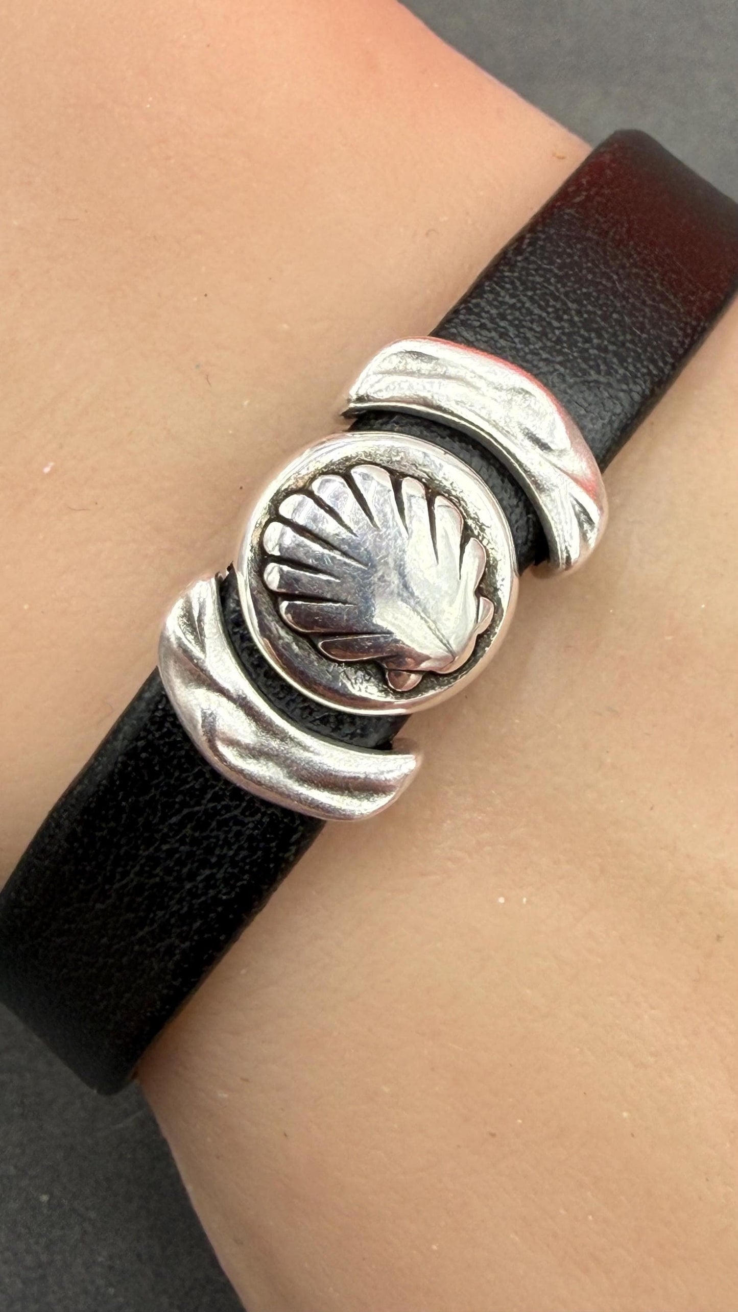 FS0687>>MADE in EUROPE 2 Zamak seashell sliders, sliders for flat cord, 10mm flat cord sea shell slider Qty2