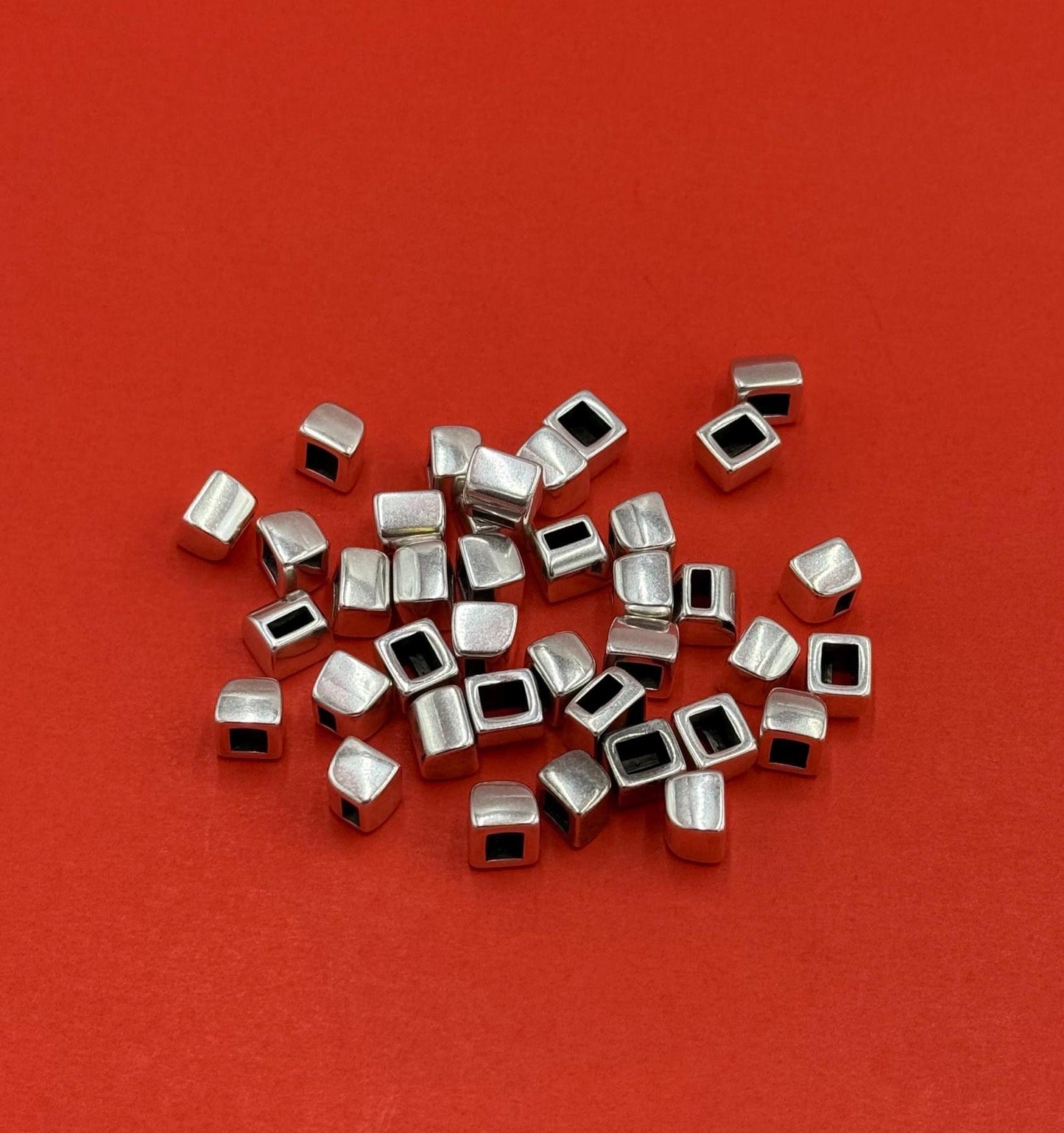 FS0093>>MADE in EUROPE 4 flat cord holders, 5mm flat cord loop maker cord end caps Qty4