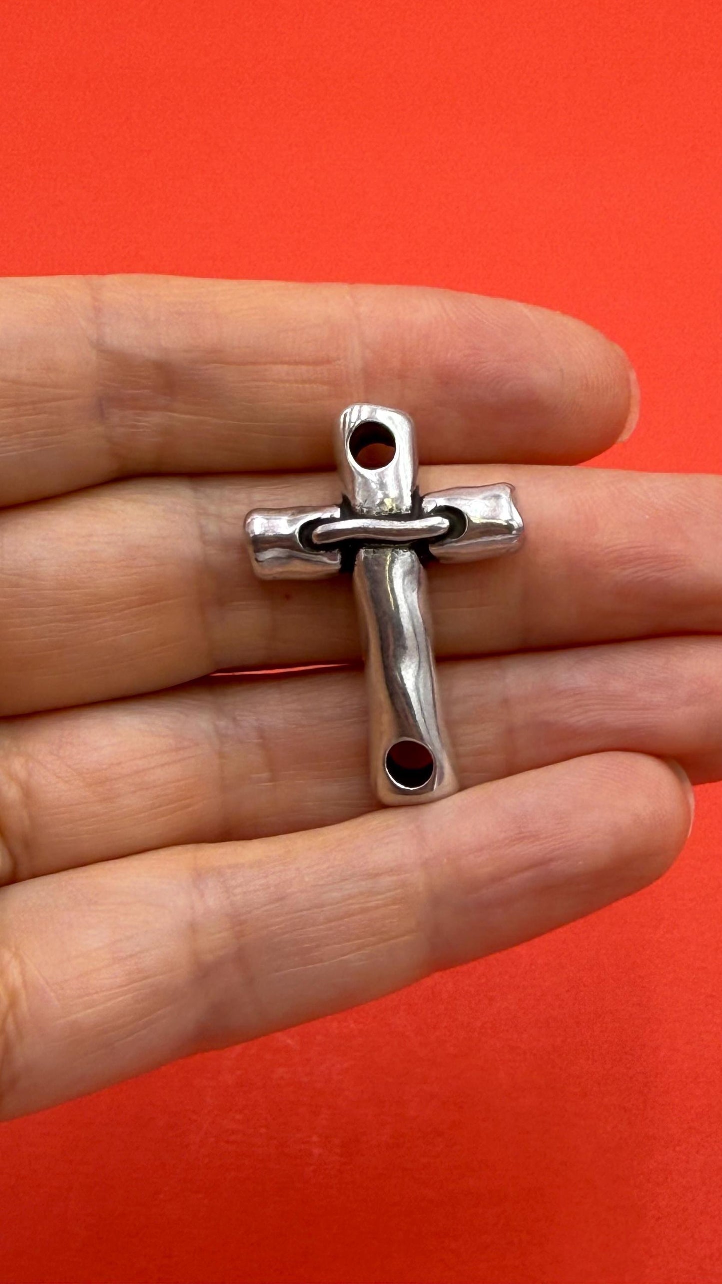 C0218>>MADE in EUROPE Zamak cross connector, bracelet hammered cross connector qty1