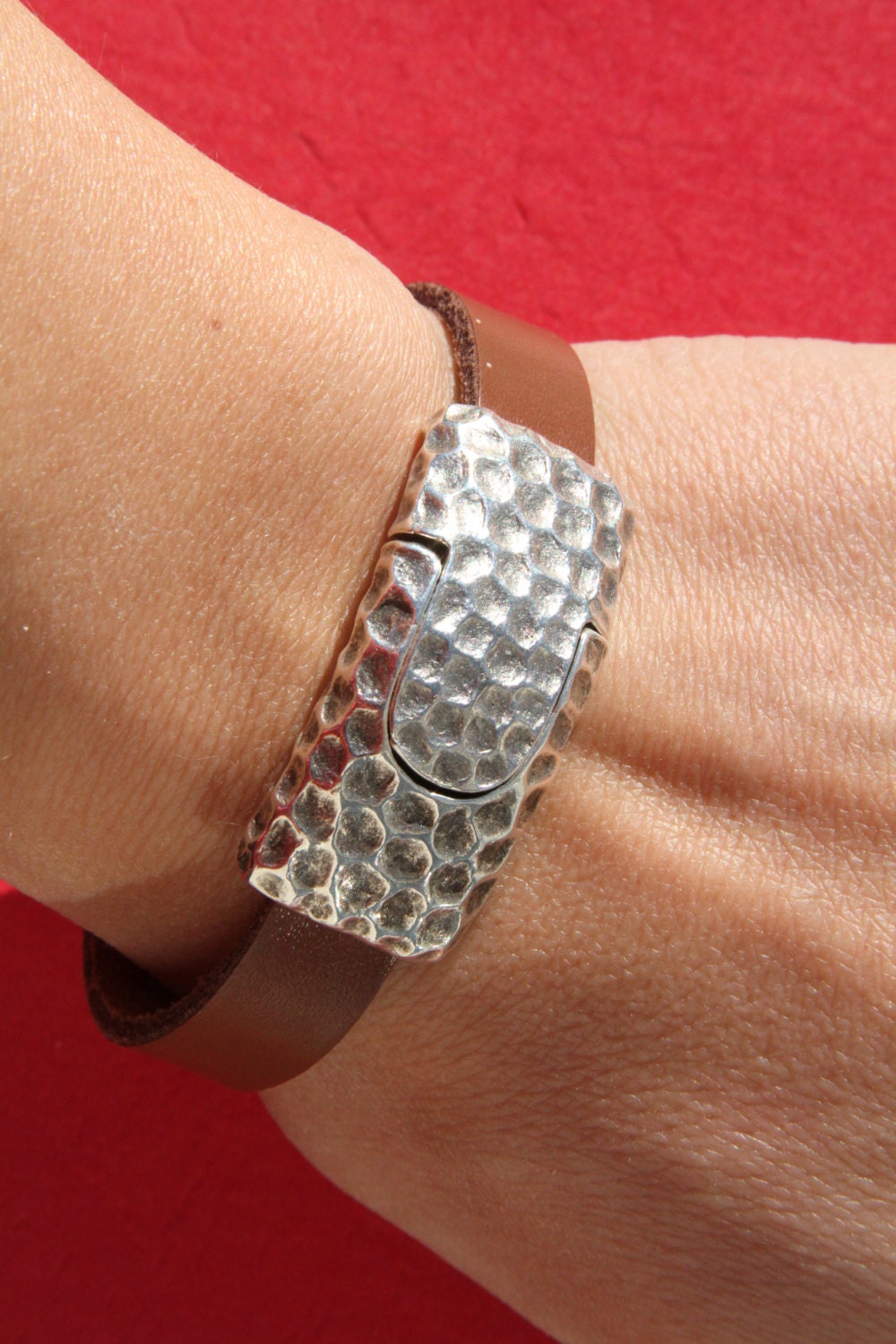 FC0191>> MADE IN EUROPE zamak magnetic clasp, flat cord clasp, 10mm hammered clasp, strong clasp,  (XM6031) qty 1