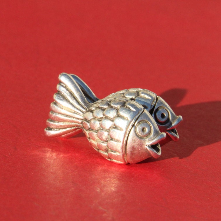 RC0119>>MADE IN EUROPE zamak fish clasp, fish magnetic clasp, 3mm round cord clasp (XM6079)Qty1