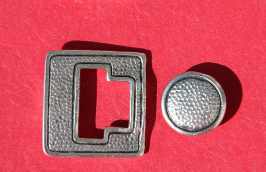 9/2 MADE IN EUROPE toggle clasp, button clasp,  hammered toggle clasp, large toggle clasp (X6044ABAS) Qty 1