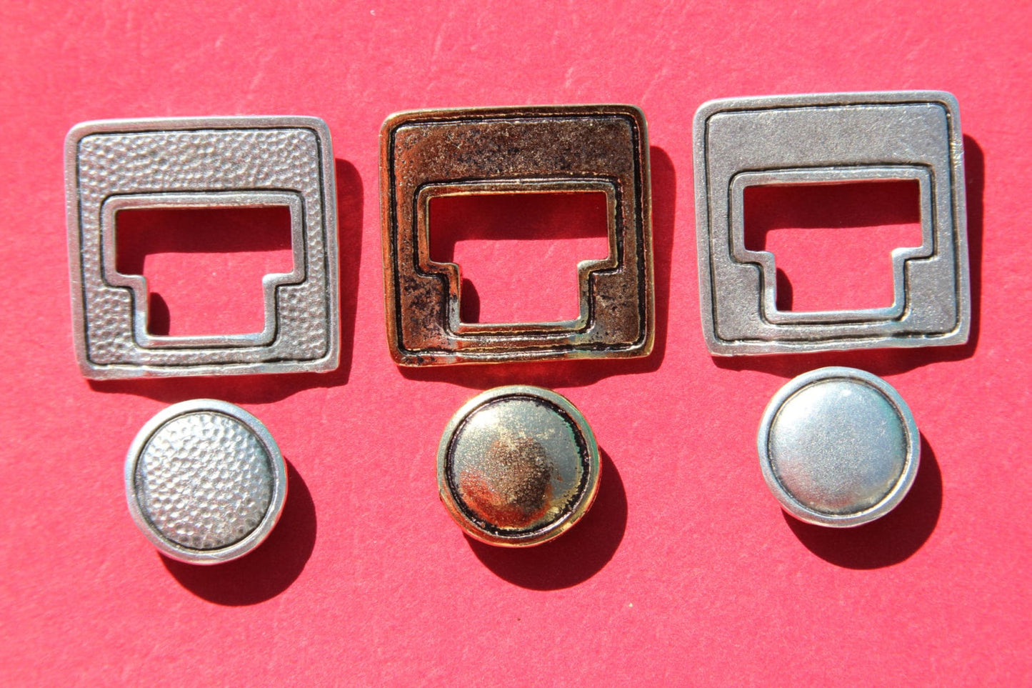 9/2 MADE IN EUROPE toggle clasp, button clasp,  hammered toggle clasp, large toggle clasp (X6044ABAS) Qty 1