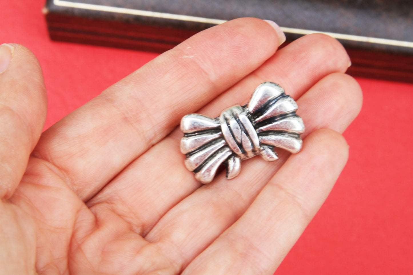 LS0050>>Zamak sliders, zamak spacer, bow slider, zamak bow slider, zamak bow spacer, zamak bow for licorice, licorice slider, qty1