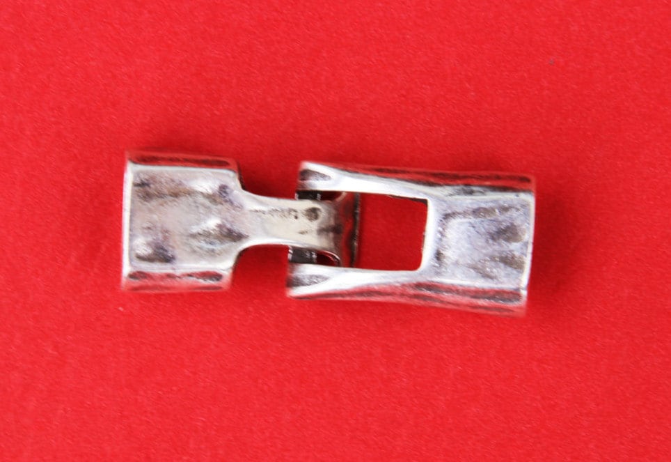 6/5 MADE IN EUROPE zamak clasp, licorice clasp, hammered clasp, zamak toggle clasp, (6522) Qty1
