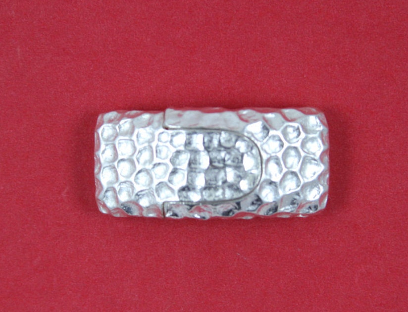 MADE IN EUROPE metal clasp, magnetic clast, flat cord clasp, 11mm cord clasp, hammered clasp, strong clasp, silver clasp (XM6031SP) Qty 1