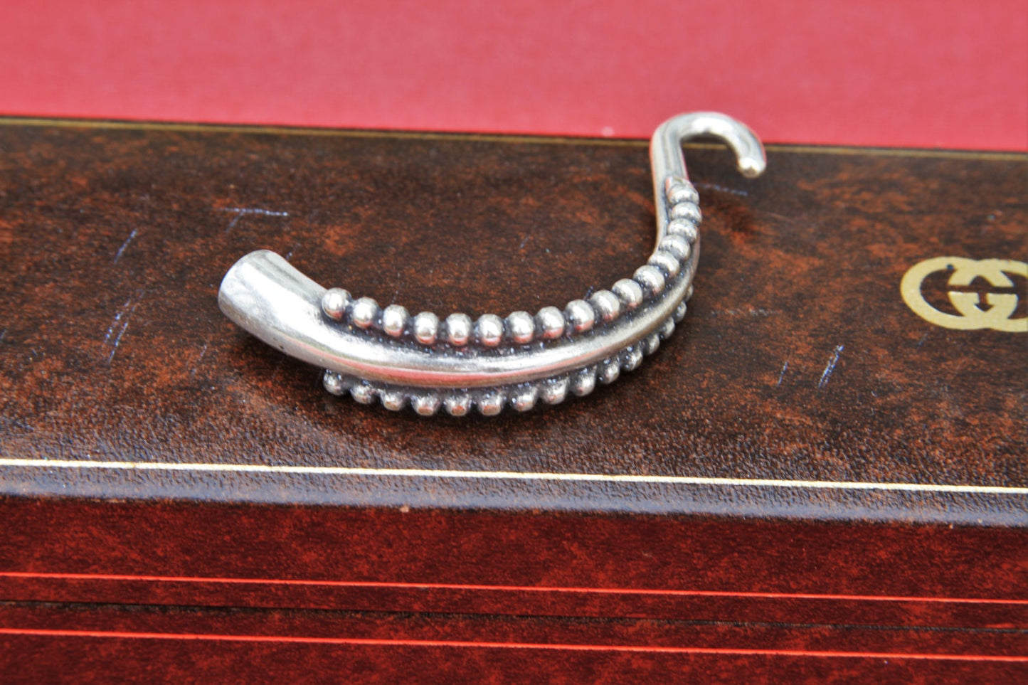 B0005>>MADE IN EUROPE zamak half bracelet with separator, half cuff, hook clasp for leather cord (6769) Qty1