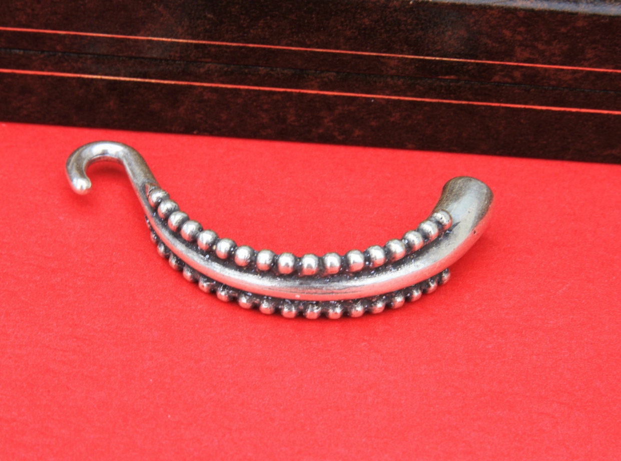 B0005>>MADE IN EUROPE zamak half bracelet with separator, half cuff, hook clasp for leather cord (77858/05) Qty1