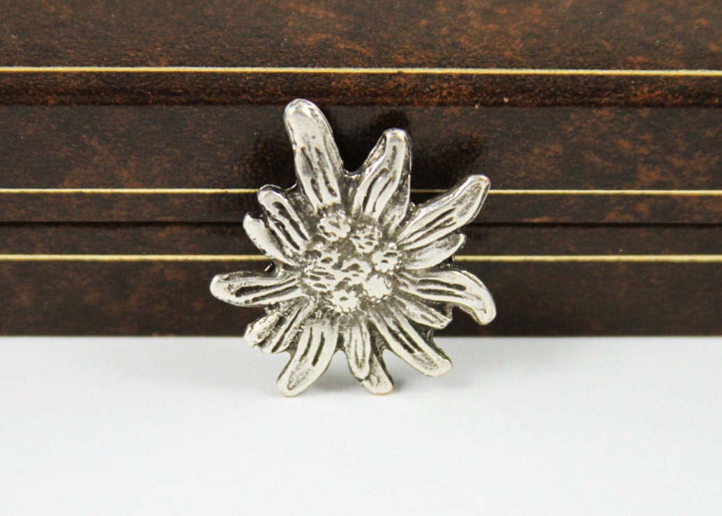 FS0089>>MADE IN EUROPE 2 zamak floral sliders, flower slider, edelweiss slider, 13mm cord slider Qt2