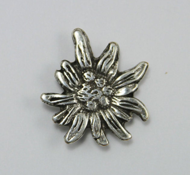 FS0089>>MADE IN EUROPE 2 zamak floral sliders, flower slider, edelweiss slider, 13mm cord slider Qt2
