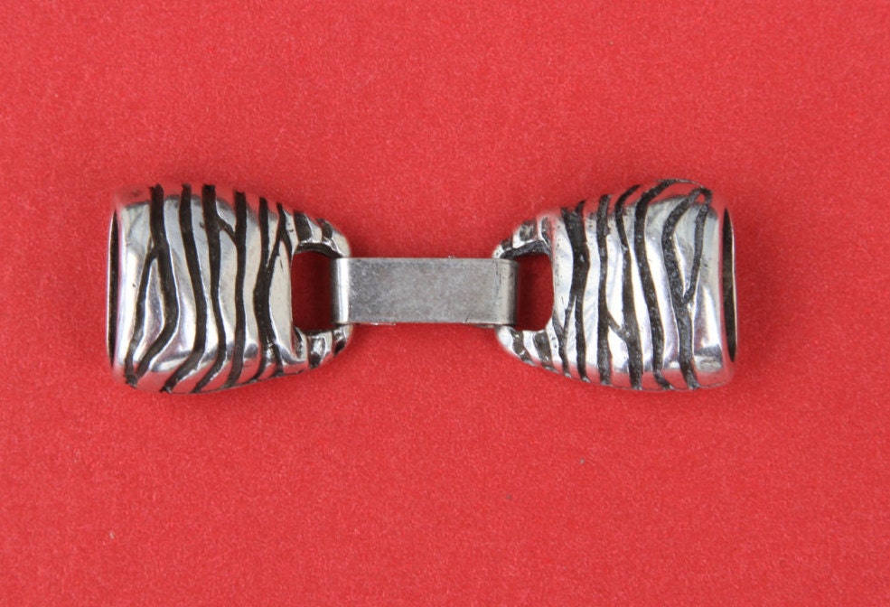 LC0023>>MADE IN EUROPE licorice  zamak clasp, ribbed clasp, bracelet clasp, stripped clasp (6456) Qty1