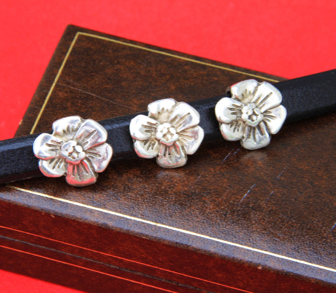 LS0063>>MADE IN EUROPE 2 licorice zamak flower slider, slider for 10x6mm leather cord, leather cord slider (6570R) Qty2